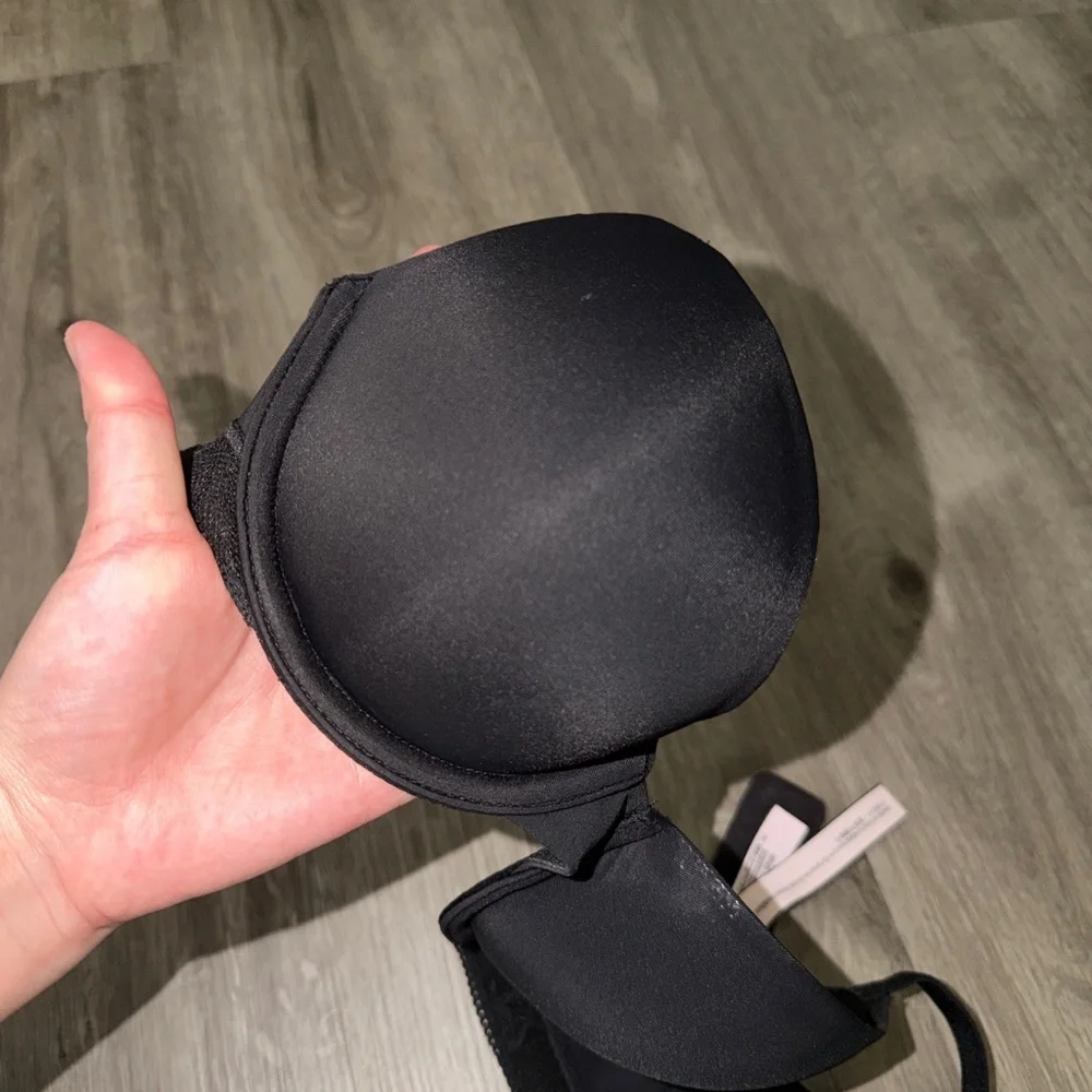 Victoria’s Secret 32B bra